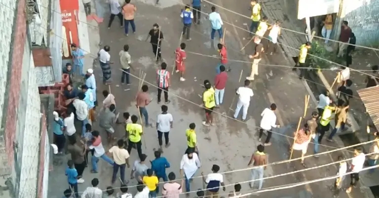 দুই গ্রামবাসীর মধ্যে সংঘর্ষ